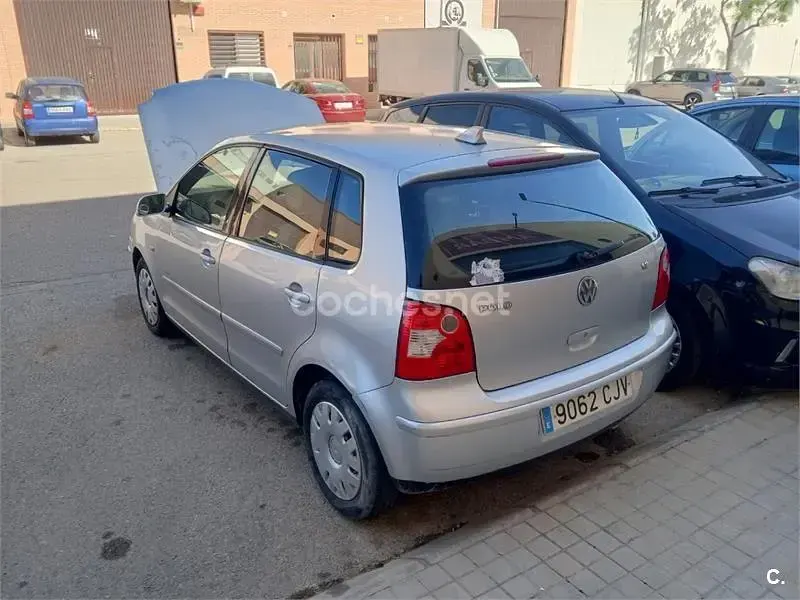 Usado VW Polo Conceptline 65 CV (47 kW) 2003 Gris / plata Berlina