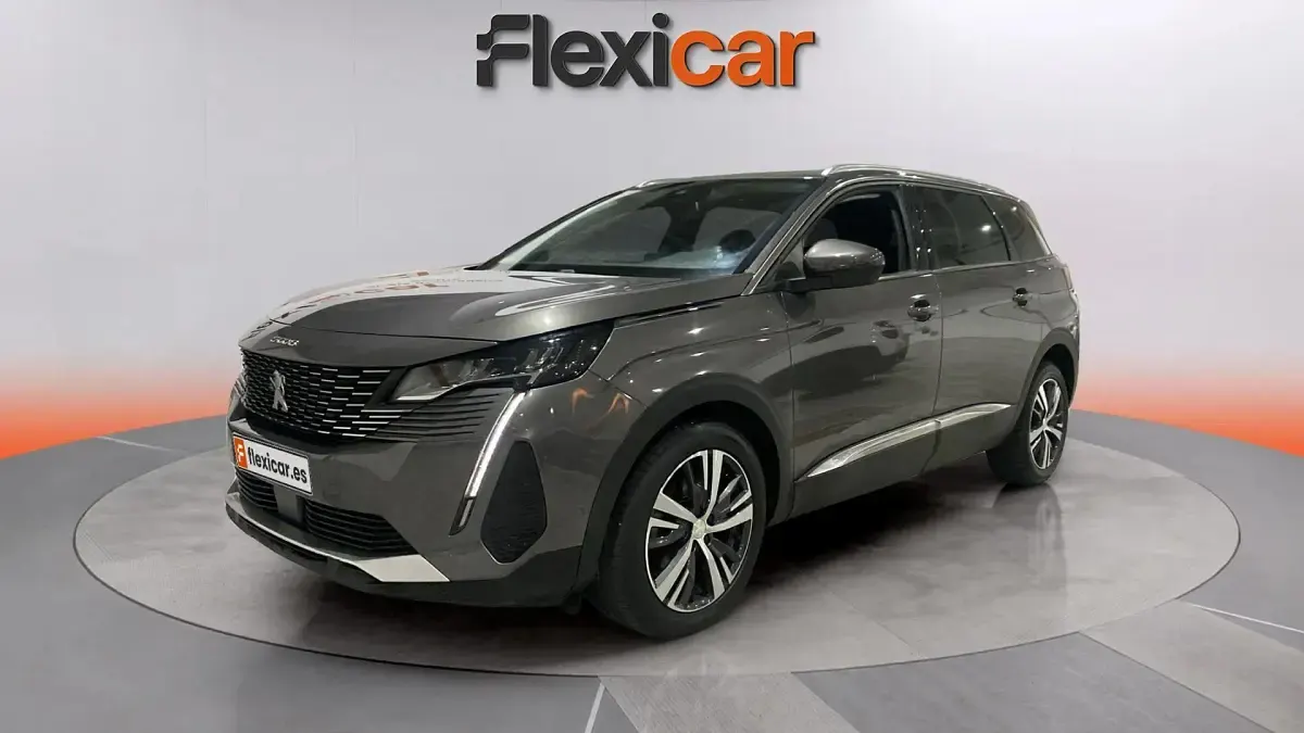 Usado Peugeot 5008 Allure 131 CV (96 kW) 2021 Gris SUV