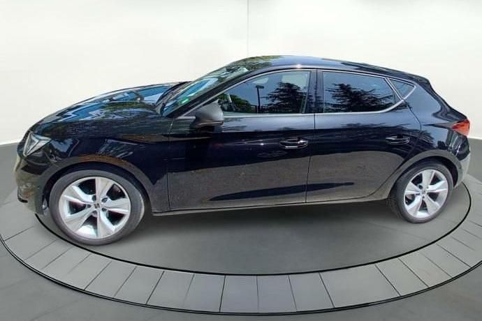 Usado Seat Leon FR 110 CV (80 kW) 2021 Negro Berlina