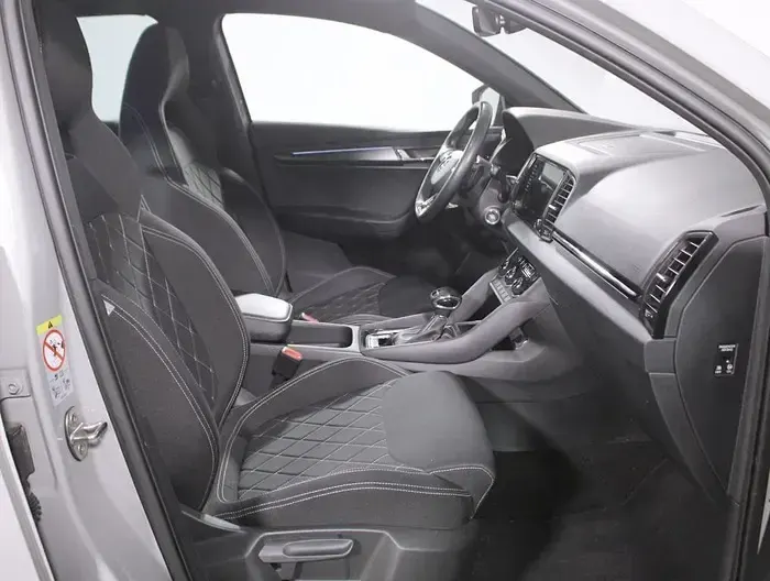 Usado Skoda Karoq SportLine 150 CV (110 kW) 2022 Gris SUV
