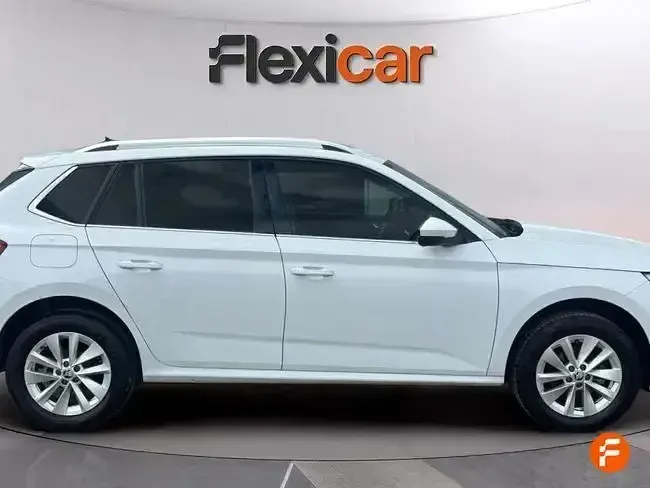 Usado Skoda Kamiq Ambition 110 CV (80 kW) 2023 Blanco SUV