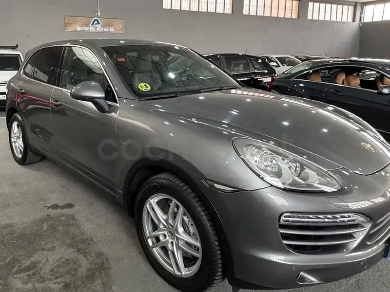 Usado Porsche Cayenne 240 CV (176 kW) 2011 Gris / plata SUV