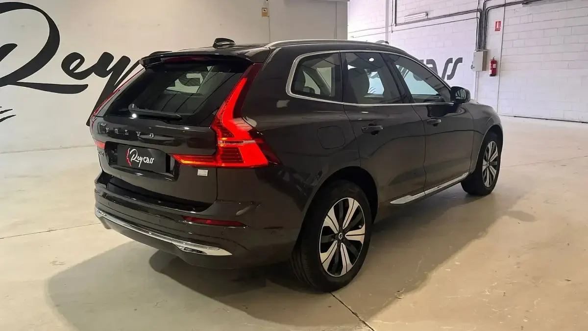 Usado Volvo XC60 Plus 350 CV (257 kW) 2023 Gris SUV