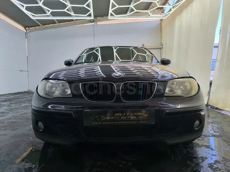 Usado BMW 118 122 CV (89 kW) 2006 Negro Utilitario