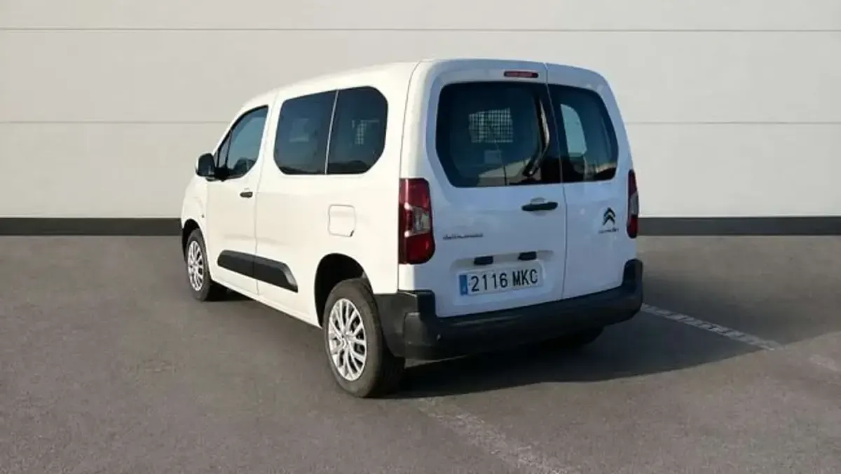 Usado Citroën Berlingo Live 102 CV (75 kW) 2023 Blanco Monovolumen