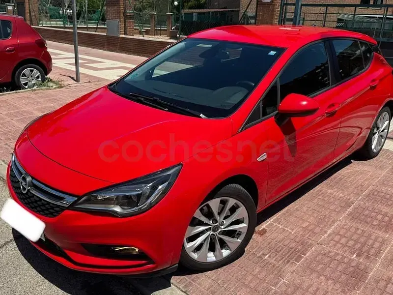 Usado Opel Astra Dynamic 110 CV (80 kW) 2017 Rojo Berlina