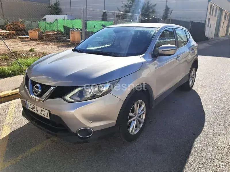 Usado Nissan Qashqai Acenta 110 CV (80 kW) 2015 Gris / plata SUV