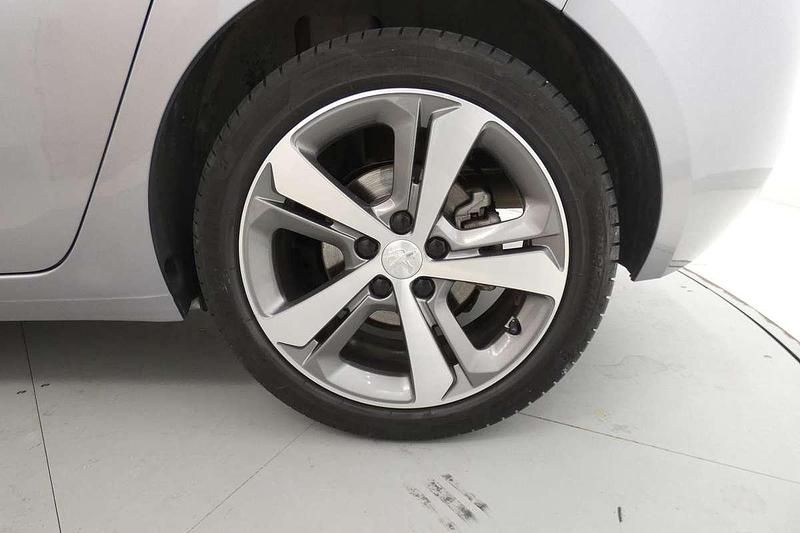 Usado Peugeot 308 Allure 131 CV (96 kW) 2020 Gris Berlina