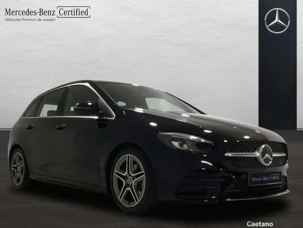Usado Mercedes B180 116 CV (85 kW) 2020 Negro Utilitario