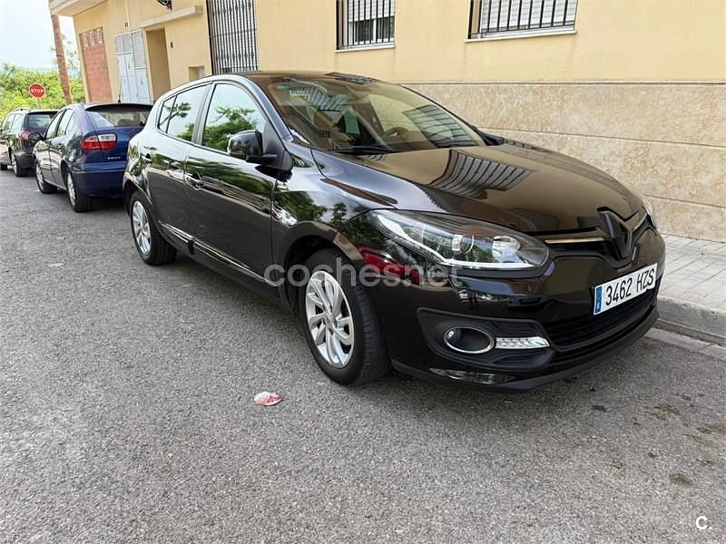 Usado Renault Mégane LIMITED 115 CV (84 kW) 2014 Negro Berlina