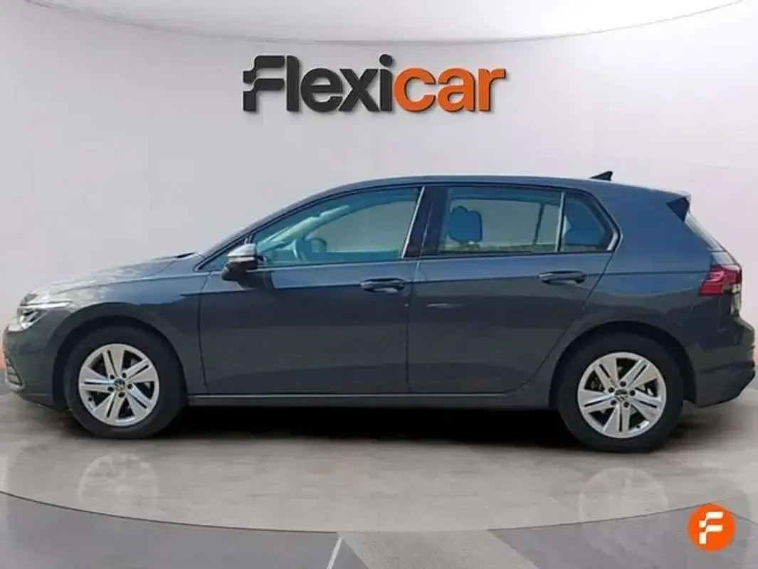 Usado VW Golf VIII Life 131 CV (96 kW) 2022 Gris Berlina