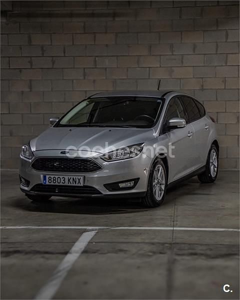 Gris / plata Usado 2018 Ford Focus Titanium Berlina | 13.000 € (Buen precio) - Imagen 1/4