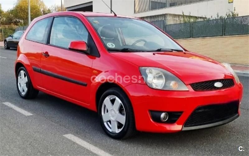 Granate Usado 2008 Ford Fiesta Futura Utilitario | 2800 € (Un poco caro) - Imagen 1/4