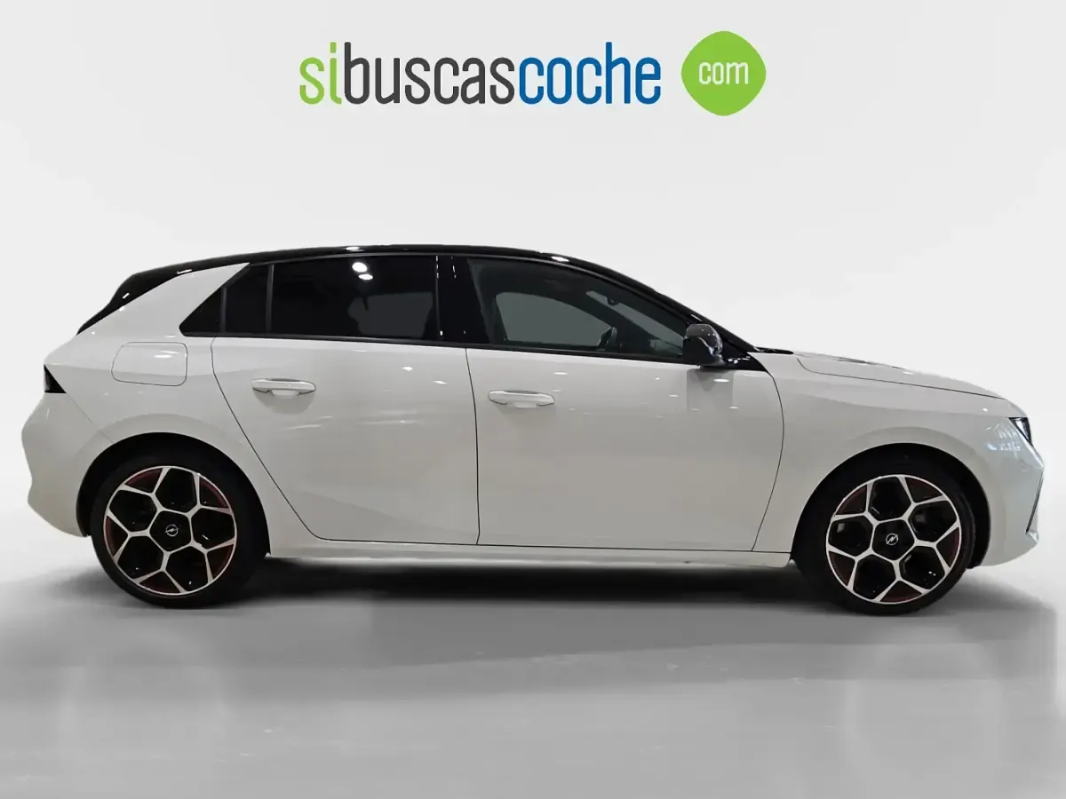 Usado Opel Astra 180 CV (132 kW) 2025 Amarillo Utilitario
