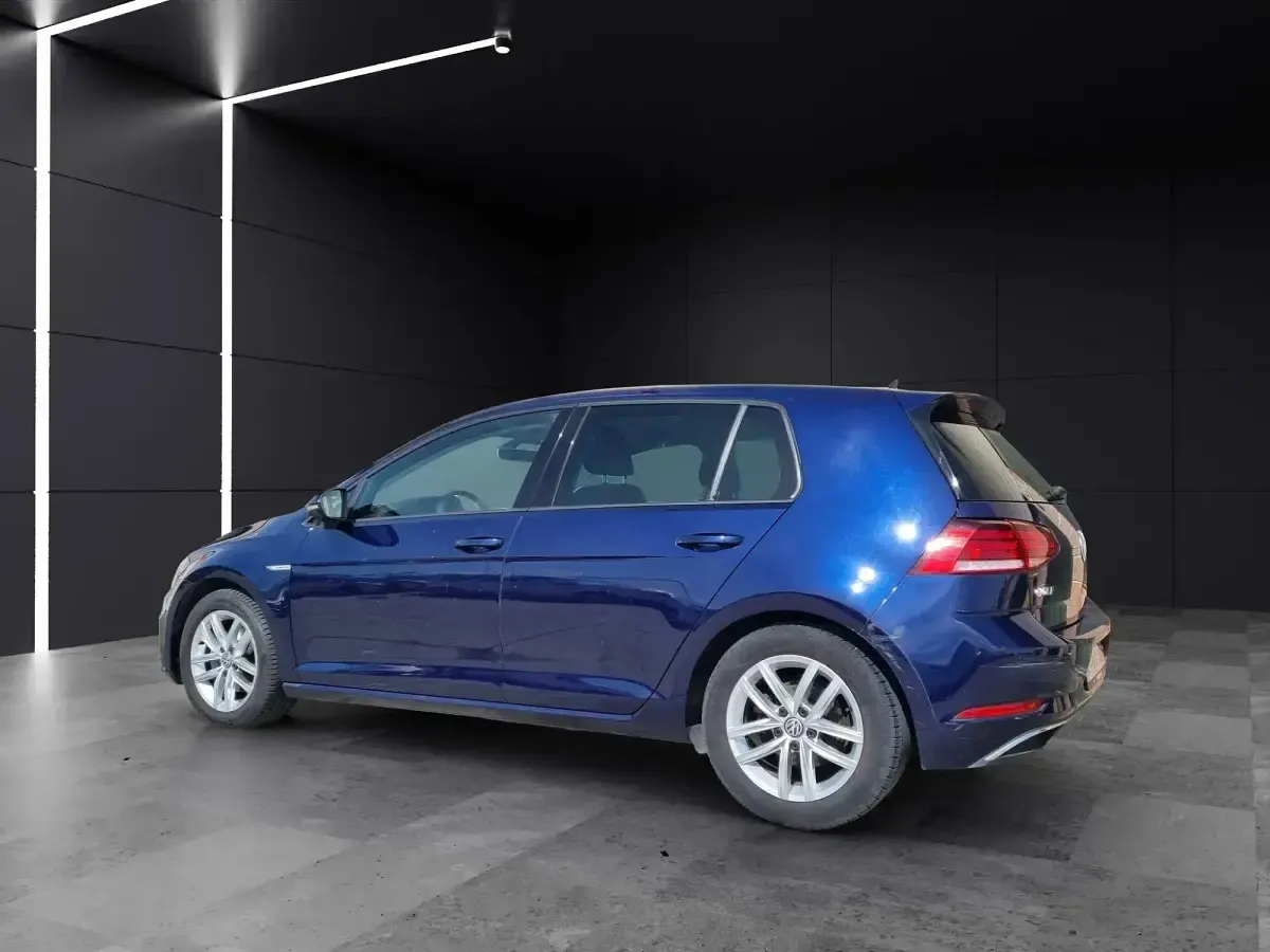 Usado VW Golf VII Business 130 CV (95 kW) 2019 Azul Berlina