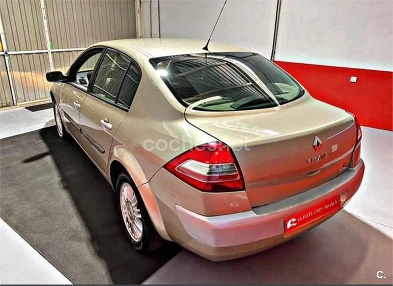 Usado Renault Mégane II Authentique 98 CV (72 kW) 2006 Beige Berlina