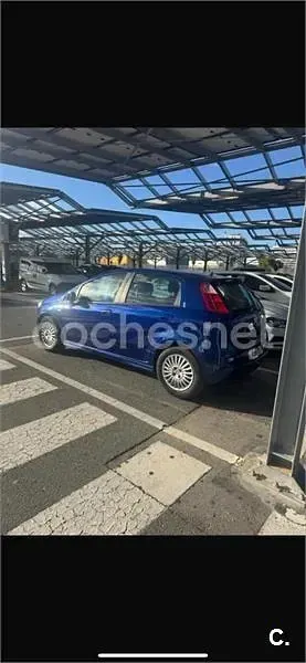 Usado Fiat Grande Punto Active 90 CV (66 kW) 2008 Azul Utilitario
