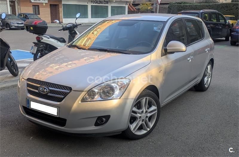 Gris / plata Usado 2009 Kia Ceed Berlina | 6800 € (Super precio) - Imagen 1/3