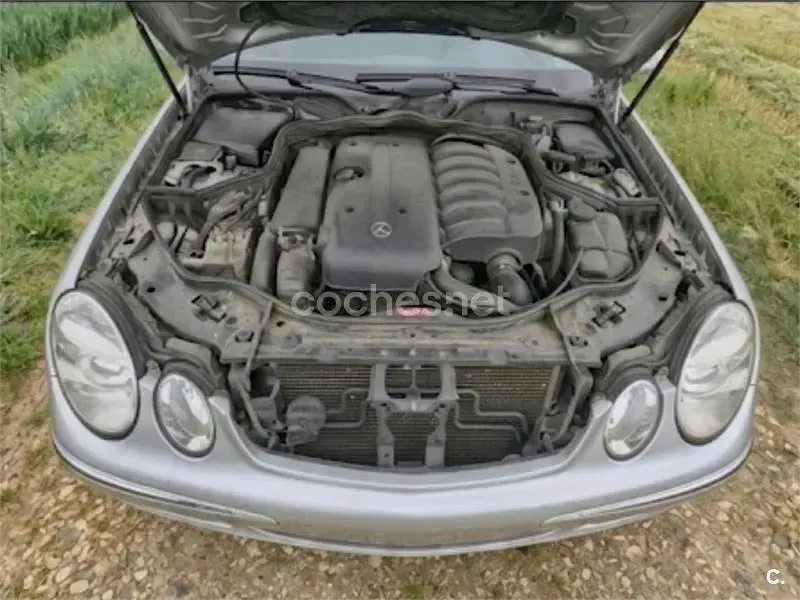 Usado Mercedes E270 Elegance 170 CV (125 kW) 2004 Gris / plata Familiar