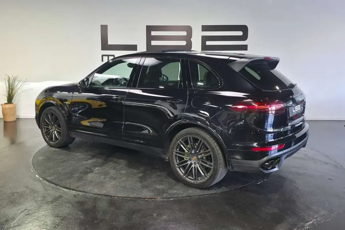 Usado Porsche Cayenne 441 CV (324 kW) 2017 Negro SUV