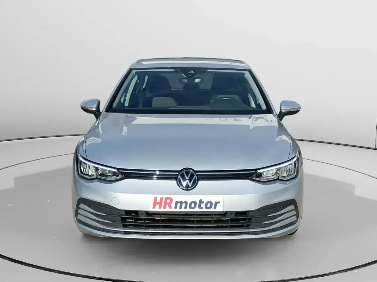 Usado VW Golf VIII Life 110 CV (80 kW) 2024 Gris / plata Berlina