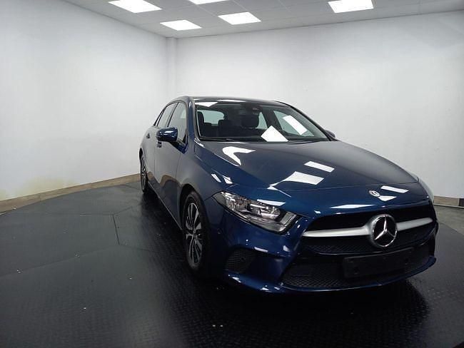 Usado Mercedes A180 Business 137 CV (100 kW) 2021 Azul Berlina