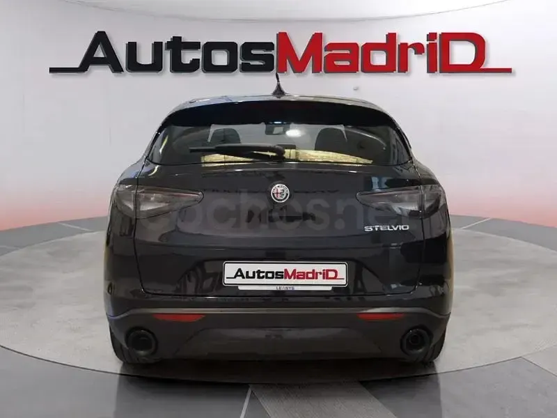 Usado Alfa Romeo Stelvio Sprint 160 CV (117 kW) 2023 Negro SUV