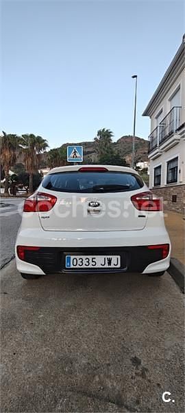 Usado Kia Rio 75 CV (55 kW) 2017 Blanco Berlina