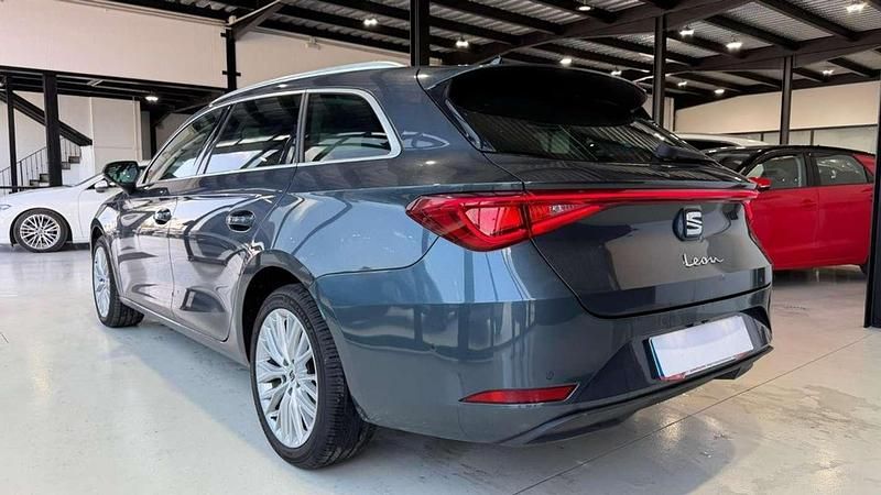 Usado Seat Leon FR 150 CV (110 kW) 2021 Azul Familiar