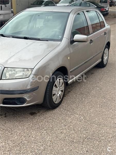 Usado Skoda Fabia 70 CV (51 kW) 2007 Gris / plata Berlina