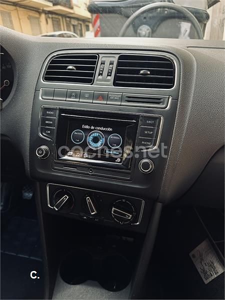 Usado VW Polo Advance 90 CV (66 kW) 2016 Negro Berlina