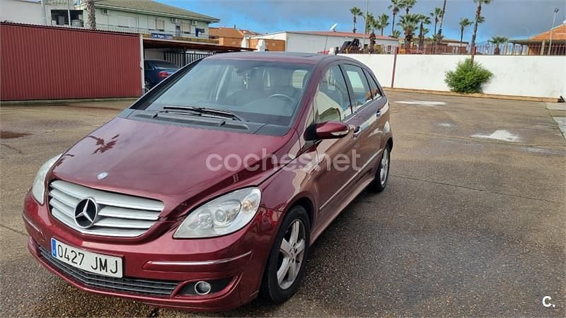 Usado Mercedes B200 140 CV (102 kW) 2006 Granate Monovolumen