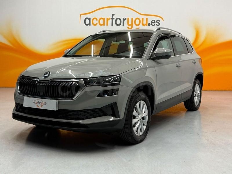 Usado Skoda Karoq Ambition 110 CV (80 kW) 2022 Gris / plata SUV