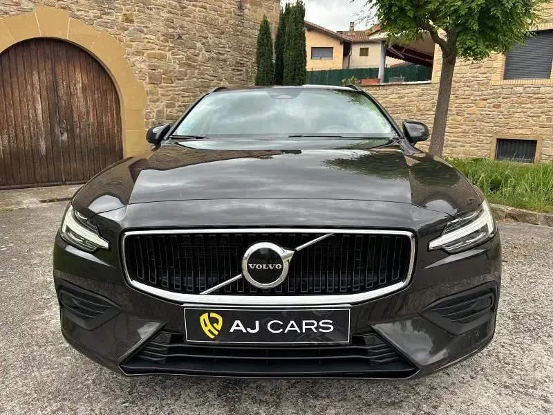 Käytetty Volvo V60 197 HP (144 kW) 2023 Harmaa Farmari
