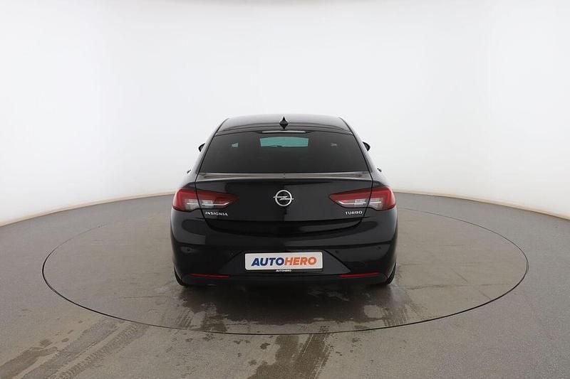 Usado Opel Insignia Dynamic 165 CV (121 kW) 2018 Negro Berlina