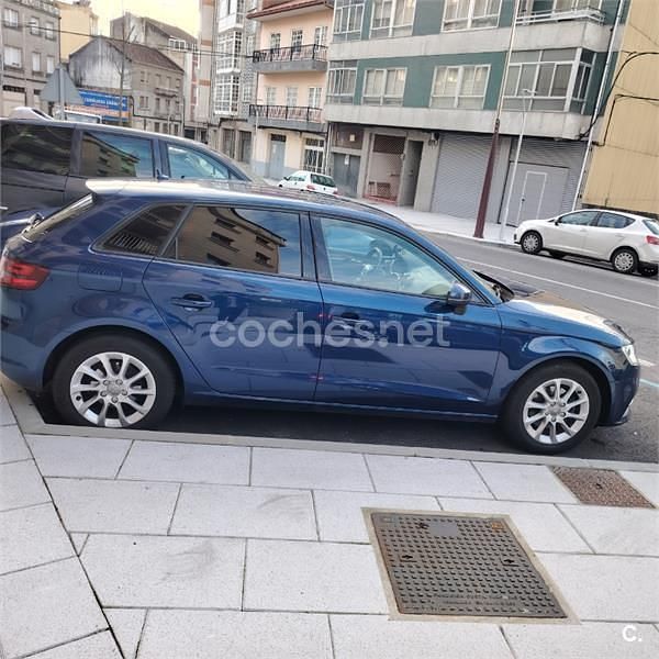 Azul Usado 2013 Audi A3 Attraction Berlina | 9300 € (Precio justo) - Imagen 1/4