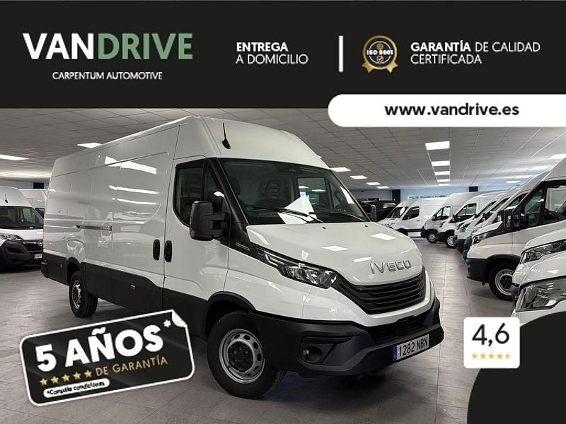Blanco Usado 2025 Iveco Daily Berlina | 37.300 € - Imagen 1/4