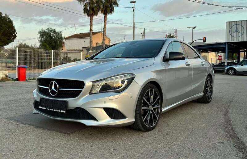 Plateado Usado 2014 Mercedes CLA220 Urban Berlina | 19.480 € (Buen precio) - Imagen 1/4