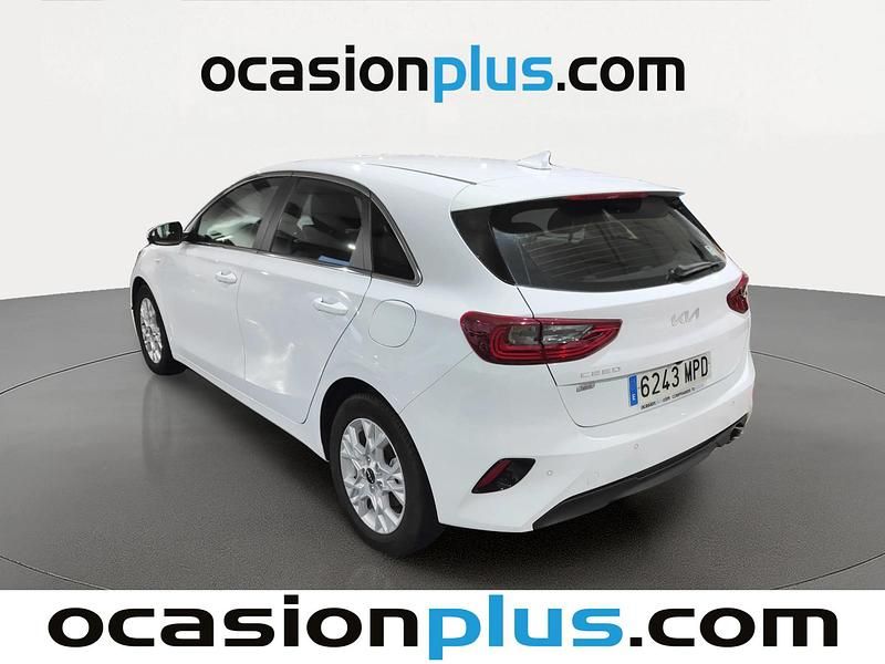 Usado Kia Ceed 120 CV (88 kW) 2024 Blanco Utilitario