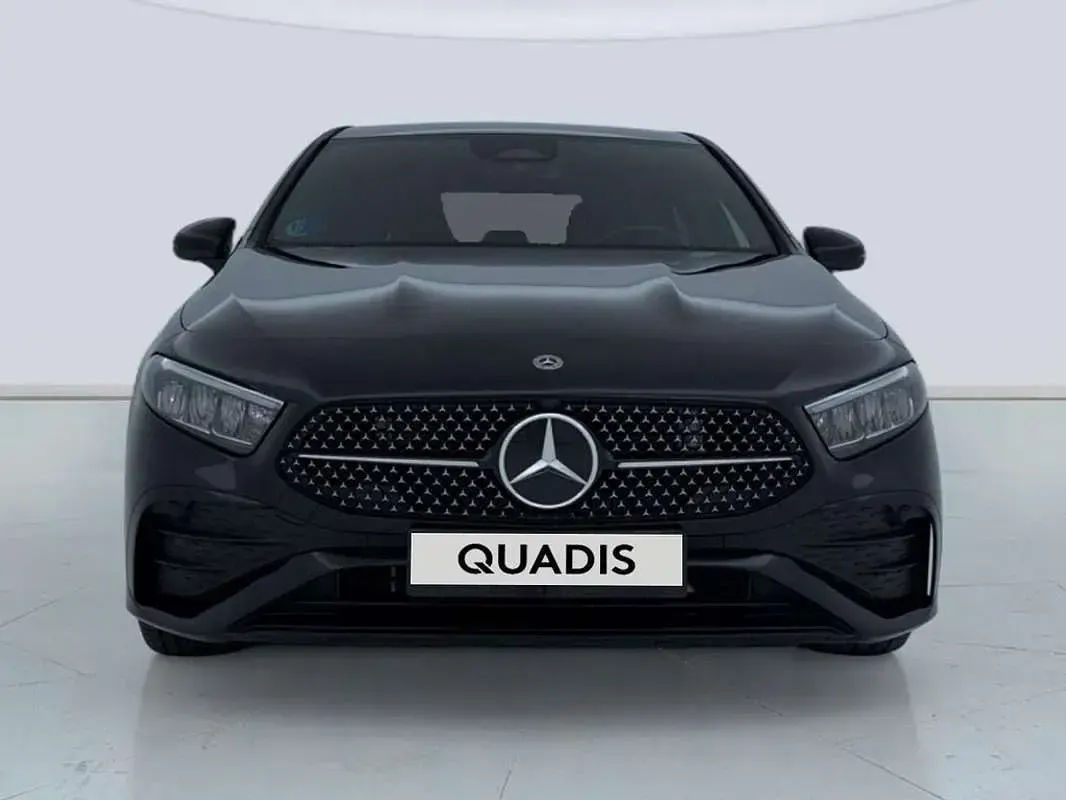 Usado Mercedes A180 Advanced 136 CV (100 kW) 2025 Negro Utilitario