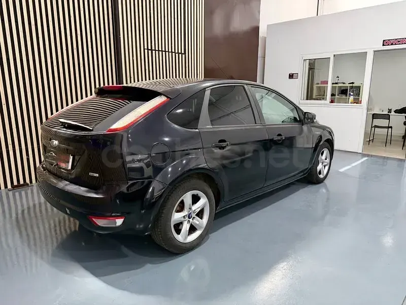 Używany Ford Focus Trend 90 KM (66 kW) 2008 Czarny Sedan/Limuzyna