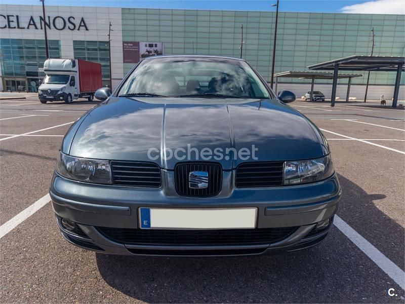Usado Seat Toledo Stella 105 CV (77 kW) 2003 Azul Berlina