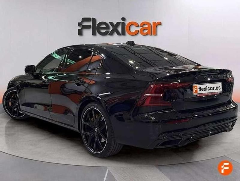 Usado Volvo S60 405 CV (297 kW) 2020 Negro Berlina