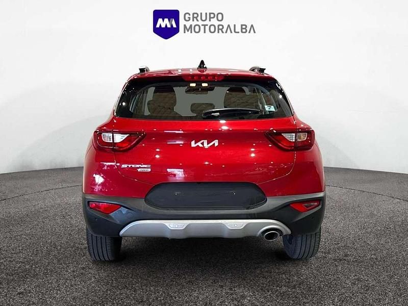 Usado Kia Stonic 101 CV (74 kW) 2022 Rojo SUV