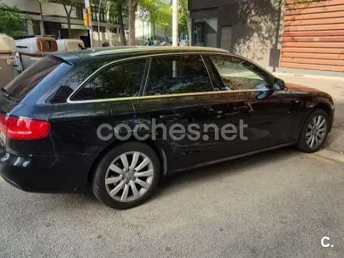 Usado Audi A4 143 CV (105 kW) 2011 Negro Familiar