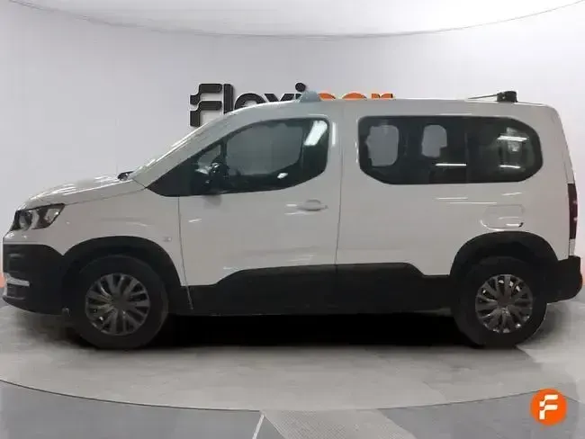 Usado Peugeot Rifter Allure 100 CV (73 kW) 2023 Blanco Monovolumen
