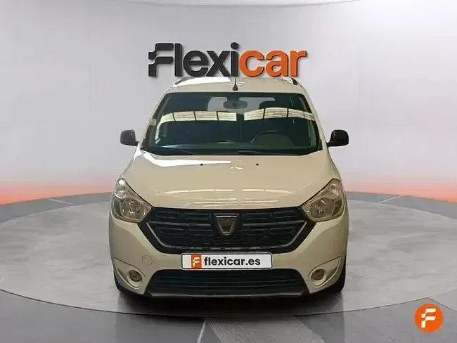 Usado Dacia Lodgy Comfort 115 CV (84 kW) 2022 Blanco Monovolumen