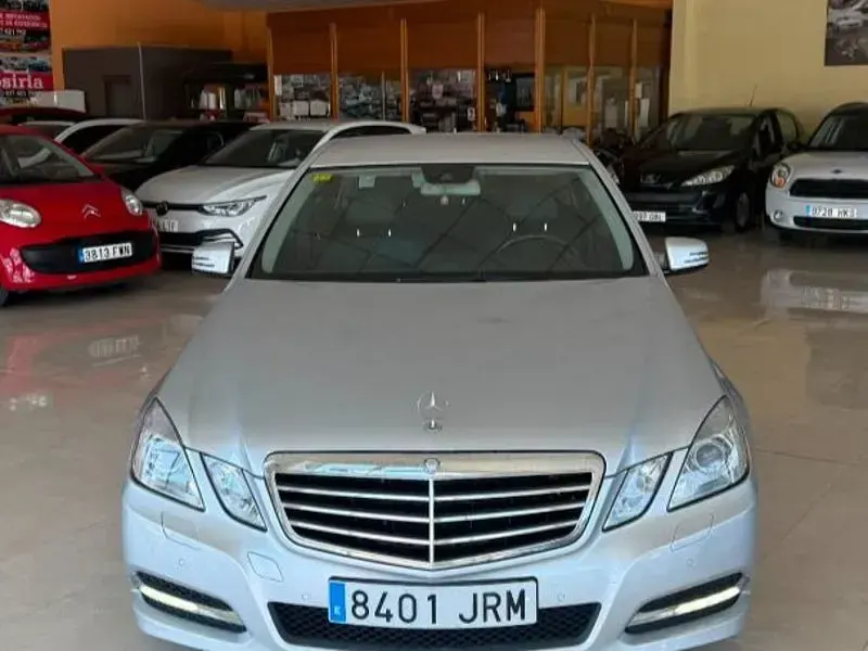 Usado Mercedes E220 170 CV (125 kW) 2010 Gris / plata Berlina