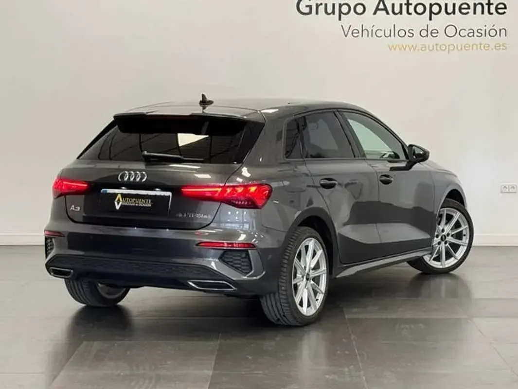 Usado Audi A3 S-Line 204 CV (150 kW) 2022 Gris Berlina