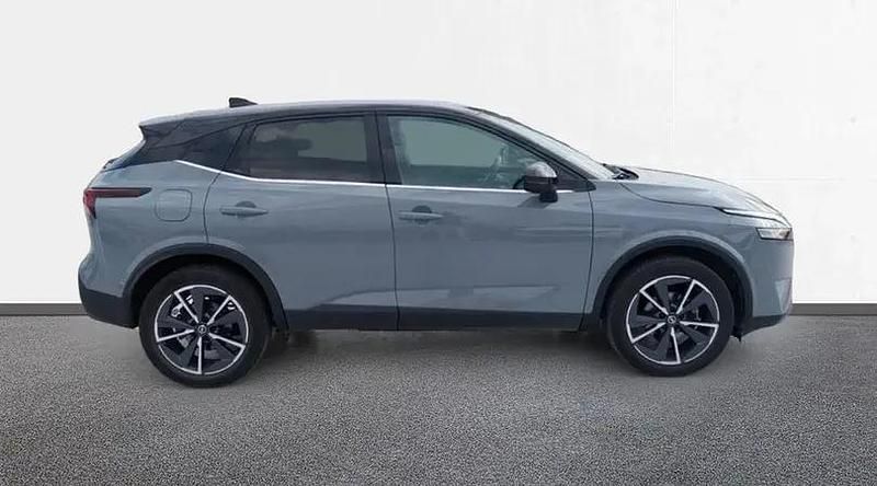 Usado Nissan Qashqai Tekna 158 CV (116 kW) 2022 Katana grey con techo midnight SUV
